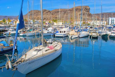 Puerto Mogan kasabası, Gran Canaria Adası, İspanya - 24.5.2021: Ünlü liman kenti