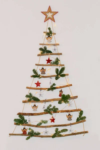 Kreative Weihnachtsdekoration Hausgemachter Hölzerner Weihnachtsbaum Der Wand — Stockfoto