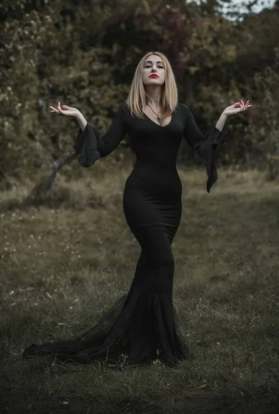 Heks Zwarte Jurk Halloween Concept Ideeën Voor Feest Perfecte Dame — Stockfoto
