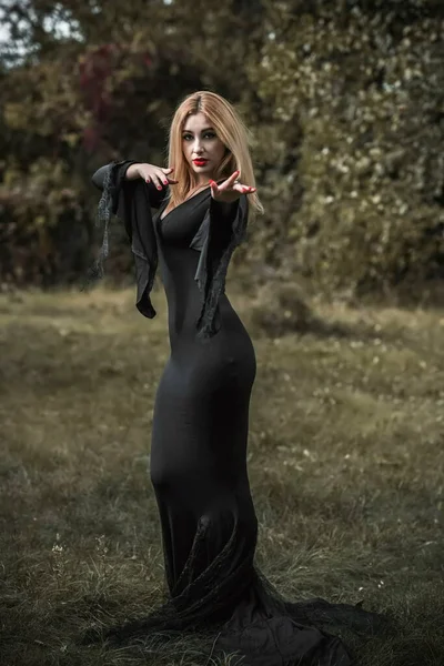 Bruxa Vestido Preto Conceito Halloween Ideias Para Festa Senhora Perfeita — Fotografia de Stock