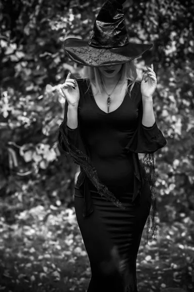 Ведьма Черном Платье Концепция Хэллоуина Идеи Вечеринки Идеальная Дама Темной — стоковое фото