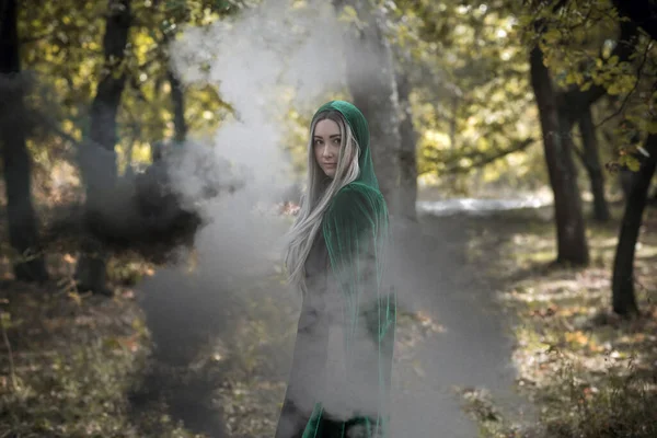 黑暗的神秘森林 万圣节派对的点子 巫师和魔法的概念 — 图库照片