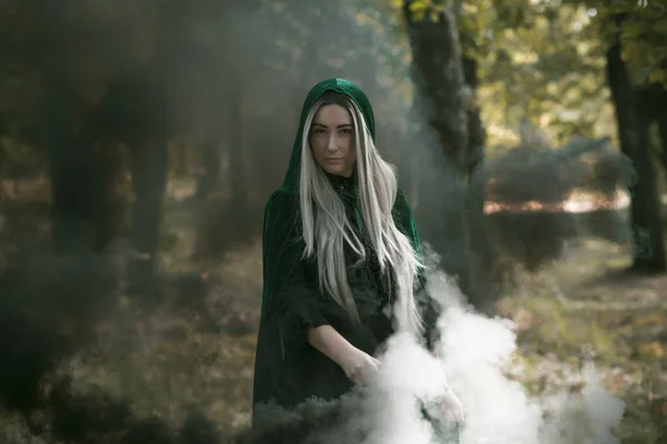 Donker Mystiek Bos Halloween Ideeën Voor Feest Kleding Voor Dames — Stockfoto