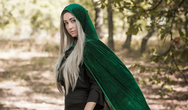 Dunkler Mystischer Wald Halloween Party Ideen Outfits Für Damen Zauberer — Stockfoto