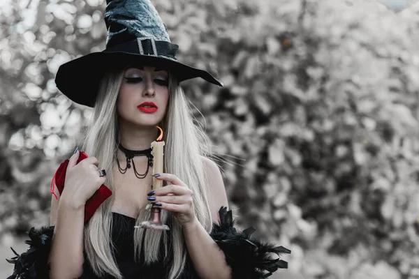 Concetto Festa Halloween Ragazza Misteriosa Abito Nero Bella Giovane Strega — Foto Stock