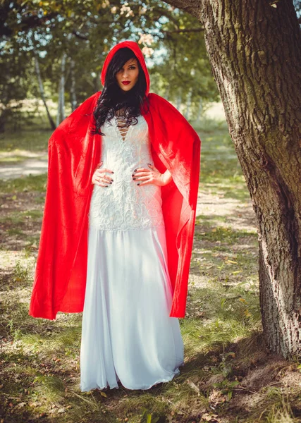 Halloween Konzept Glamouröses Kostümdetail Junge Schöne Und Geheimnisvolle Frau Wald — Stockfoto