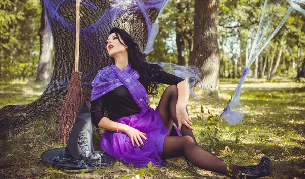 Concepto Fiesta Halloween Chica Misteriosa Vestido Negro Hermosa Joven Bruja — Foto de Stock