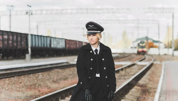European American Train Conductor His Duty Platform Other Trains Railway — Stock Photo, Image