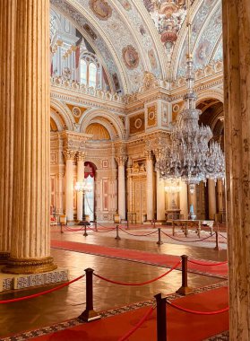 İstanbul Dolma sarayının ayrıntıları, şehir illüstrasyonu. Avrupa, İstanbul, Türkiye. 1 Ekim: İllüstrasyon Editörü