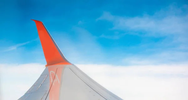 Niebo Chmury Skyline Linie Lotnicze Koncepcja Podróży — Zdjęcie stockowe