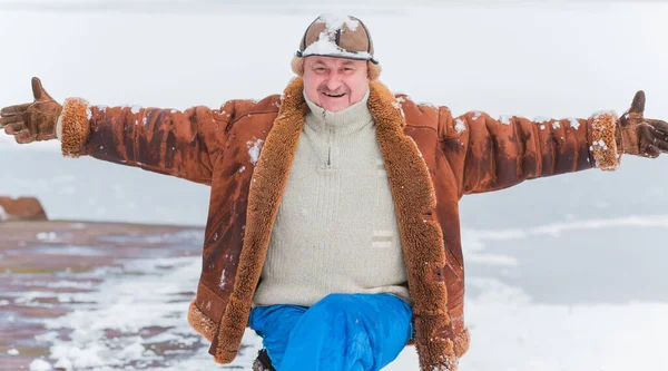 Lebensstil Älterer Mann Ruhestand Älterer Mann Winter Bei Schnee Der — Stockfoto