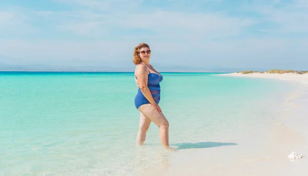 Más Tamaño Mujer Americana Playa Disfrutar Vida Vida Gente Xxl —  Fotos de Stock