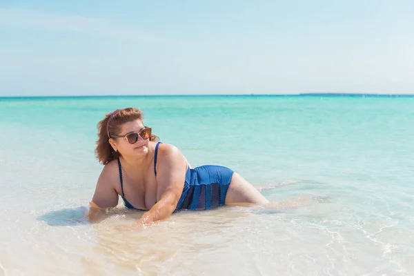 Além Mulher Americana Praia Aproveite Vida Vida Das Pessoas Xxl — Fotografia de Stock