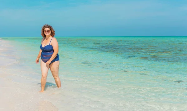 Além Mulher Americana Praia Aproveite Vida Vida Das Pessoas Xxl — Fotografia de Stock