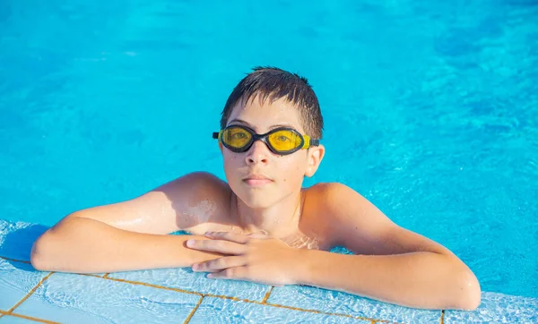 Junge Ruhe Den Ferien Teenager Schwimmbad Lebensstil Für Kinder Das — Stockfoto