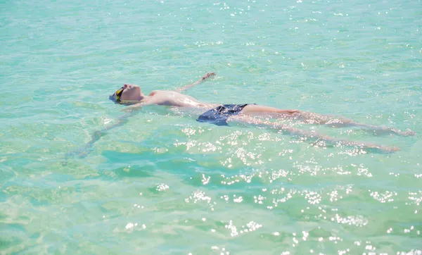Teenager Junge Der Ozean Schwimmt Lebensstil Für Kinder Genießen Sie — Stockfoto