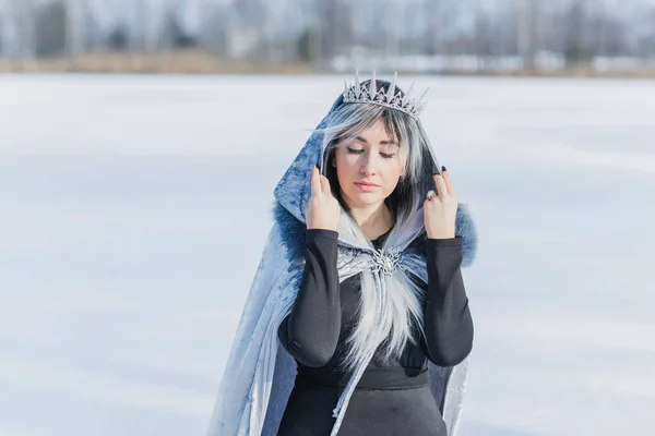 Портрет Модной Снежной Королевы Кристальной Короной Модные Украшения Аксессуары — стоковое фото