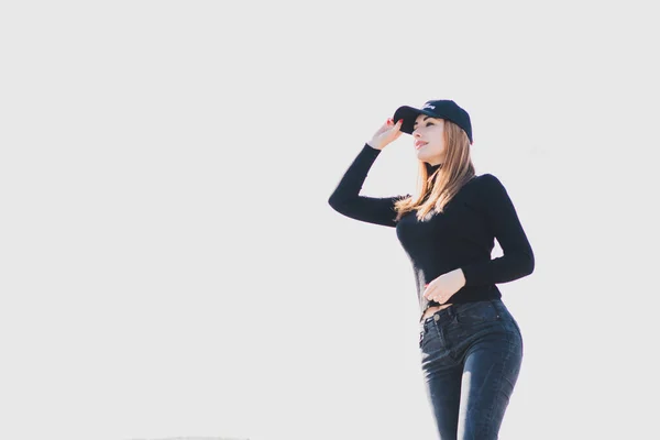 Woman Wear Black Turtleneck Jeans Baseball Cap Girl Sand Desert — Stock Photo, Image
