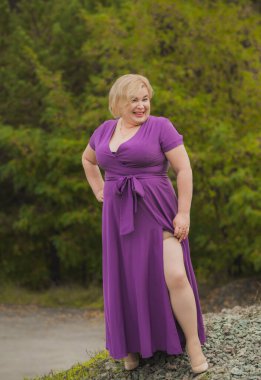 Güzel, tombul bir kadın portresi, zarif bir hayat tarzı, kaliteli unsurları olan, Amerikan tombul bir kadın.