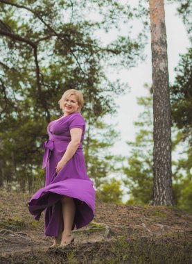 Güzel, tombul bir kadın portresi, zarif bir hayat tarzı, kaliteli unsurları olan, Amerikan tombul bir kadın.