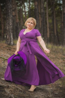 Güzel, tombul bir kadın portresi, zarif bir hayat tarzı, kaliteli unsurları olan, Amerikan tombul bir kadın.