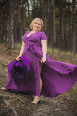 Güzel, tombul bir kadın portresi, zarif bir hayat tarzı, kaliteli unsurları olan, Amerikan tombul bir kadın.