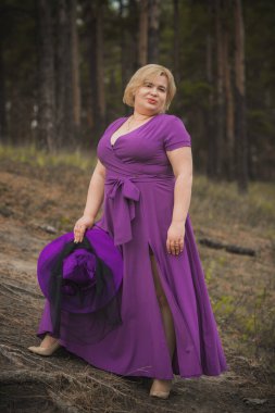 Güzel, tombul bir kadın portresi, zarif bir hayat tarzı, kaliteli unsurları olan, Amerikan tombul bir kadın.