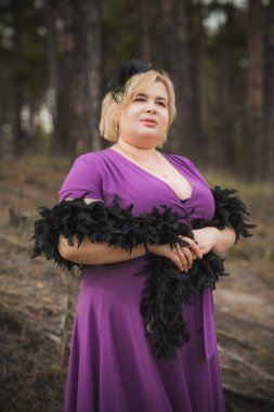 Güzel, tombul bir kadın portresi, zarif bir hayat tarzı, kaliteli unsurları olan, Amerikan tombul bir kadın.