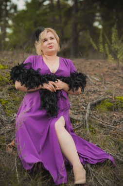 Güzel, tombul bir kadın portresi, zarif bir hayat tarzı, kaliteli unsurları olan, Amerikan tombul bir kadın.