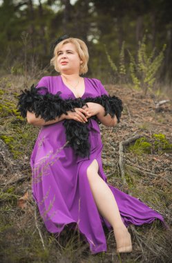 Güzel, tombul bir kadın portresi, zarif bir hayat tarzı, kaliteli unsurları olan, Amerikan tombul bir kadın.