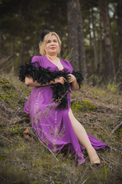 Güzel, tombul bir kadın portresi, zarif bir hayat tarzı, kaliteli unsurları olan, Amerikan tombul bir kadın.