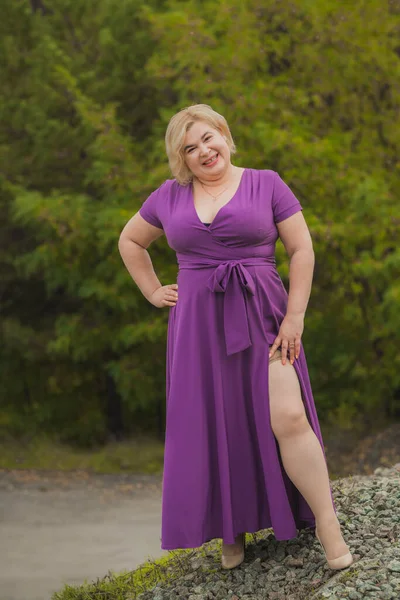 Szép Kövér Hölgy Portré Életmód Elegáns Amerikai Pufók Divatos Stílusban — Stock Fotó