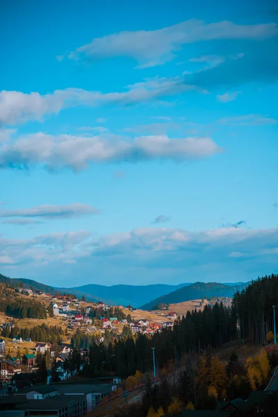 Utsikt Över Skog Och Berg Begreppet Resa Och Resor Europeisk — Stockfoto