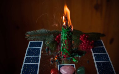 Noel mum ışığı kehaneti, aşkı ve başarıyı çeker. Sihir ve esrarengiz kavramı
