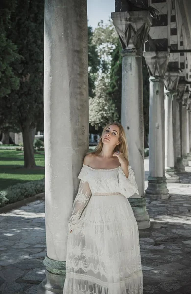 Mulher Turca Palácio Topkapi Estilo Árabe Oriental Férias Istambul — Fotografia de Stock