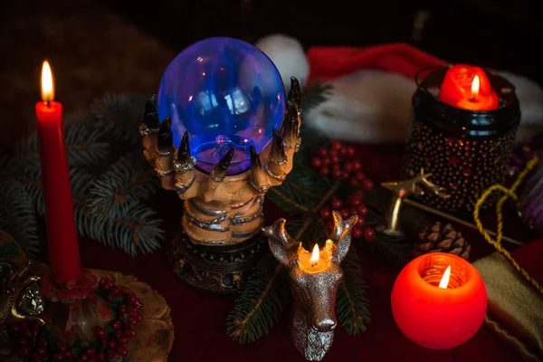 Winter Weihnachtsprognose Auf Einer Kerze Und Tarotkarten Magisches Esoterisches Konzept — Stockfoto