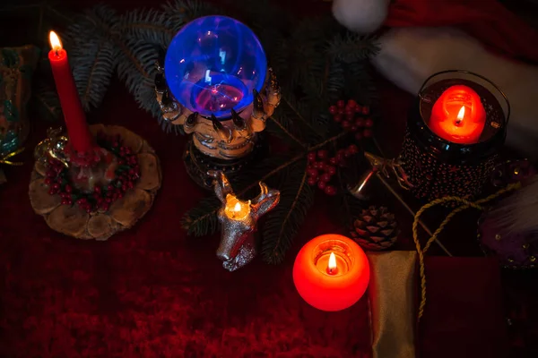 Winterse Kerstvoorspelling Een Kaarsen Tarotkaarten Magisch Esoterisch Concept Astrologie Wicca — Stockfoto