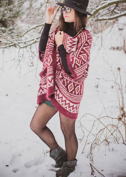 Arabisk Kvinde Strikket Stof Afslappet Mode Koncept Vinter Efterår Sæson - Stock-foto