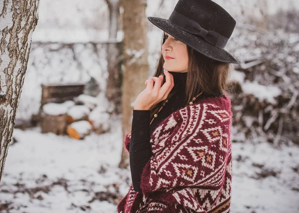 Mujer Árabe Tela Punto Concepto Moda Casual Temporada Invierno Otoño — Foto de Stock