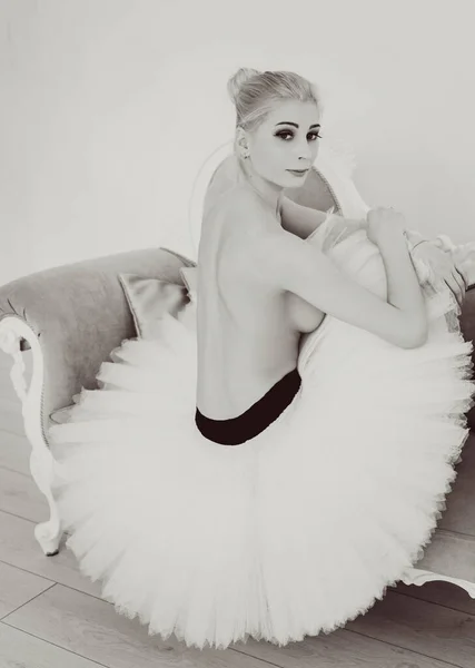 Mladá Baletka Baletním Kostýmu Tanec Pocit Dechu Života Svobody — Stock fotografie