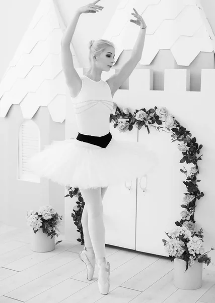 Young Ballerina Ballet Costume Dancing Feeling Breath Life Freedom — Stock Photo, Image