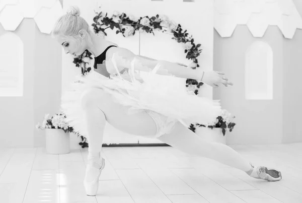 Jonge Ballerina Ballet Kostuum Dansen Gevoel Van Leven Vrijheid — Stockfoto