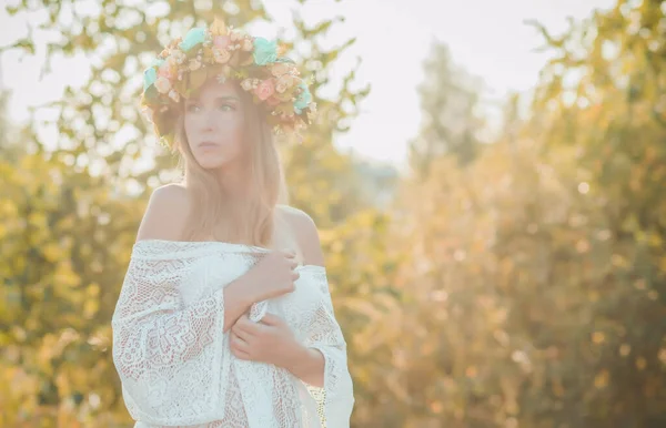 Een Romantische Vrouw Boho Stijl Concept Van Modetrends Schoonheid Van — Stockfoto