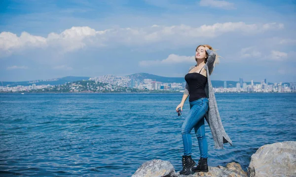 Concetto Viaggio Moderna Bella Donna Alle Isole Principi Vacanza Istanbul — Foto Stock