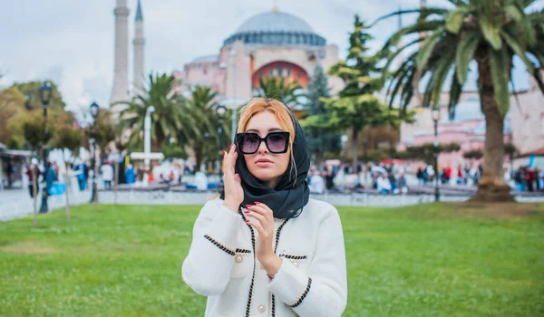 Seyahat Konsepti Stanbul Modern Güzel Kadın Türkiye Tatil — Stok fotoğraf