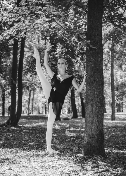 Balett Táncos Táncol Városi Parkban Érzéki Balerina Természetben Balerina Utcán — Stock Fotó