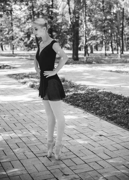 Ballet Dancer Dancing City Park Sensual Ballerina Nature Ballerina Streets — Stock Photo, Image