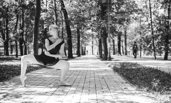 Ballet Danseur Dansant Dans Parc Ville Ballerine Sensuelle Dans Nature — Photo