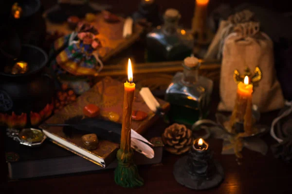 Cena Mágica Atmosfera Mística Vista Velas Sobre Mesa Conceito Esotérico — Fotografia de Stock