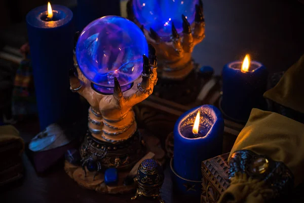 Quemaduras Velas Altar Magia Entre Velas Energía Limpia Concepto Mágico —  Fotos de Stock